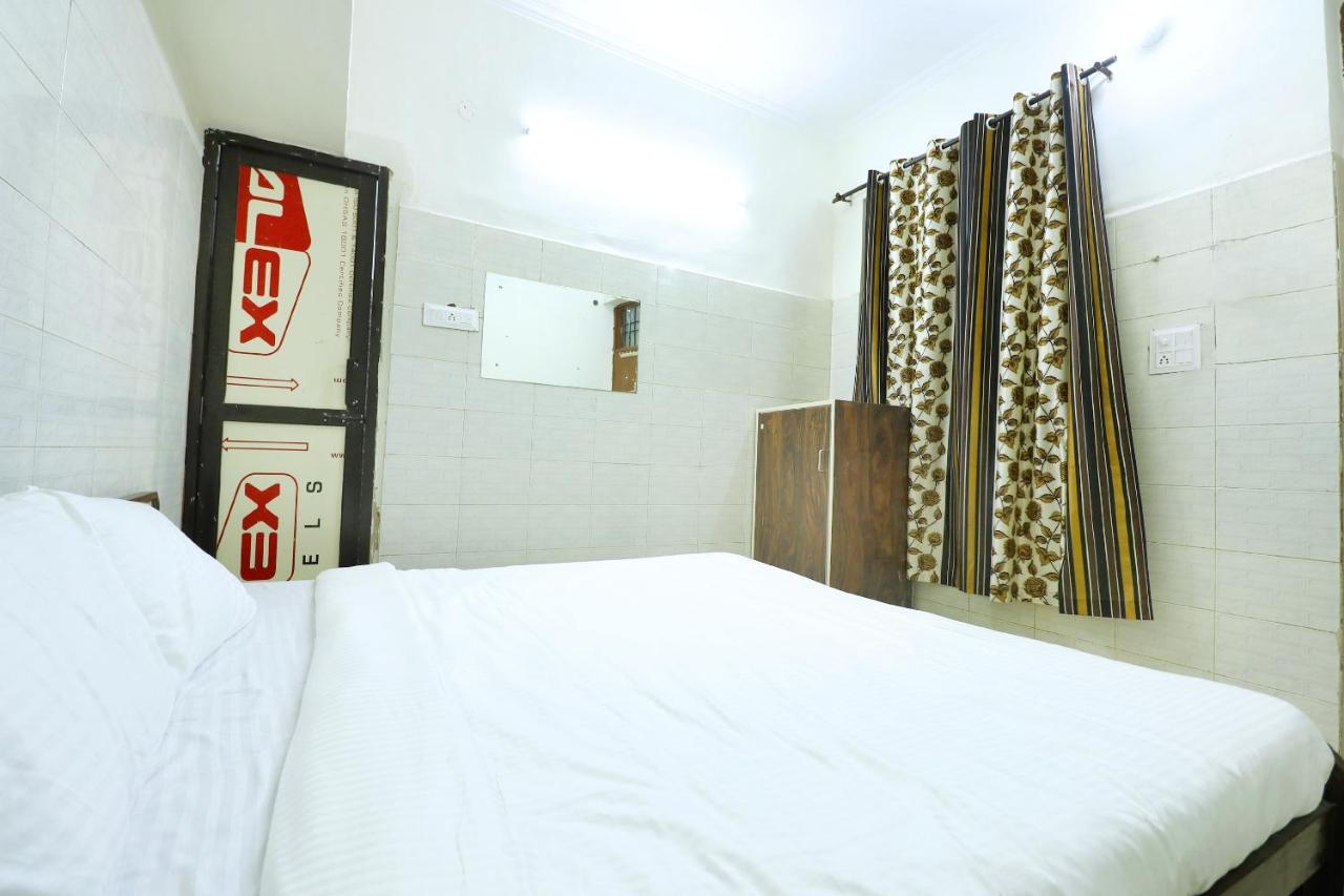 Spot On 44679 Hotel Samrat Sohāna Екстериор снимка