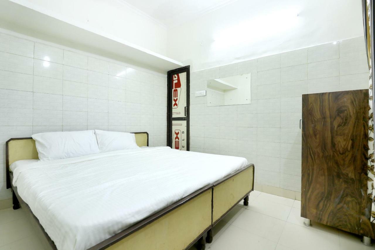 Spot On 44679 Hotel Samrat Sohāna Екстериор снимка