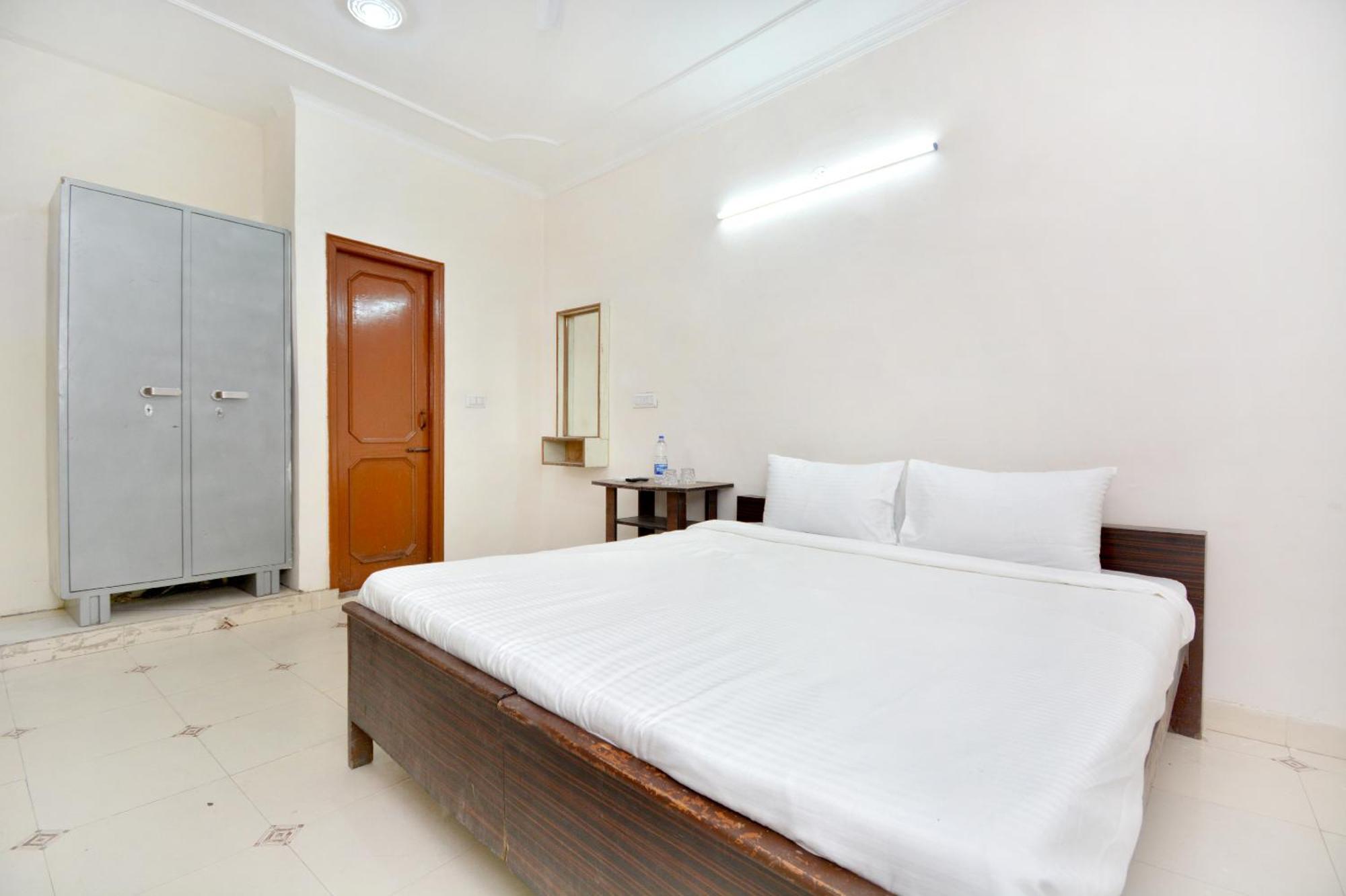 Spot On 44679 Hotel Samrat Sohāna Екстериор снимка
