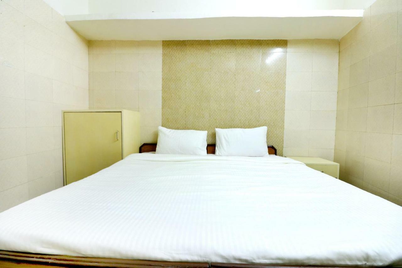 Spot On 44679 Hotel Samrat Sohāna Екстериор снимка
