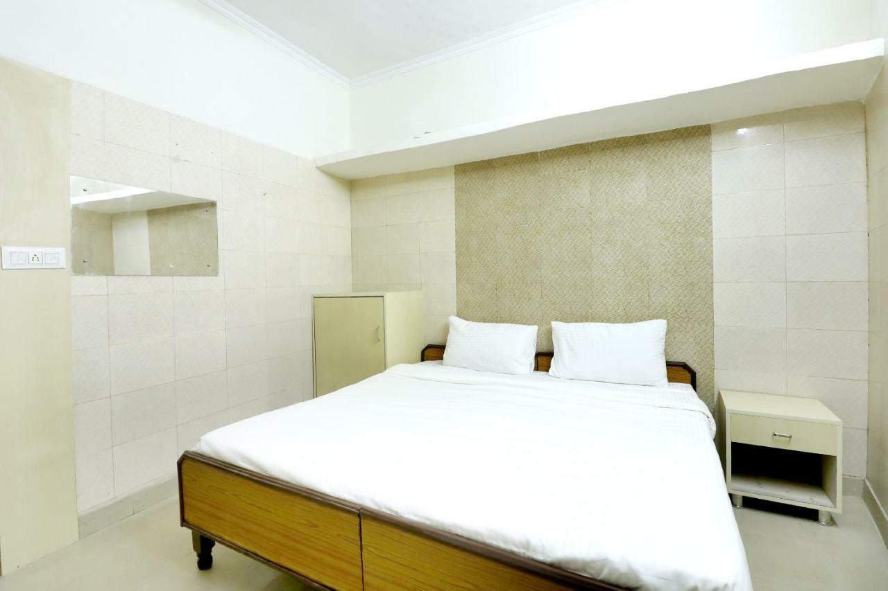 Spot On 44679 Hotel Samrat Sohāna Екстериор снимка